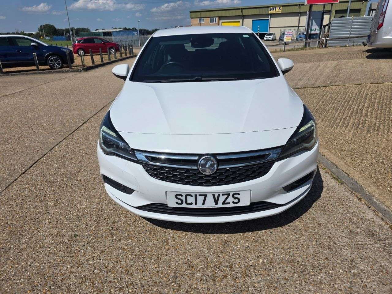 A 2017 VAUXHALL ASTRA 1.4i Turbo SRi Hatchback 5dr Petrol Manual Euro 6 (150 ps) A 2017 VAUXHALL ASTRA 1.4i Turbo SRi Hatchback 5dr Petrol Manual Euro 6 (150 ps)