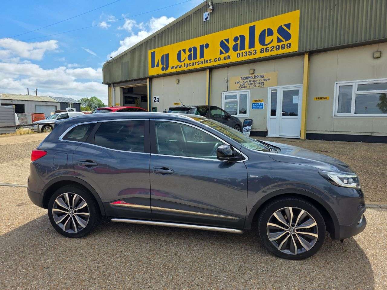 A 2016 RENAULT KADJAR 1.5 dCi Signature S Nav SUV 5dr Diesel Manual Euro 6 (s/s) (110 ps) A 2016 RENAULT KADJAR 1.5 dCi Signature S Nav SUV 5dr Diesel Manual Euro 6 (s/s) (110 ps)