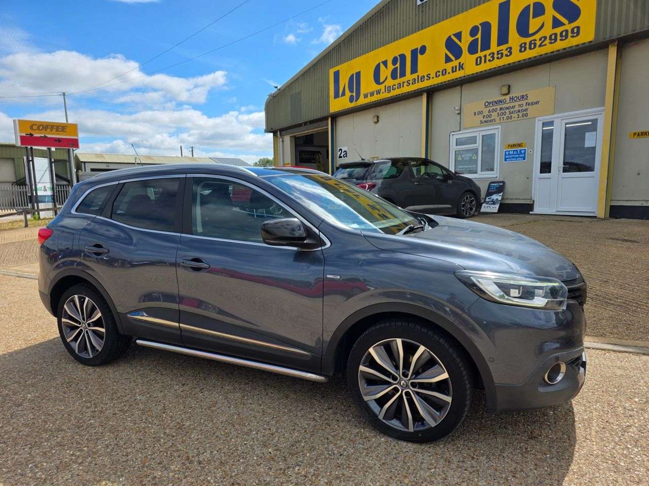 A 2016 RENAULT KADJAR 1.5 dCi Signature S Nav SUV 5dr Diesel Manual Euro 6 (s/s) (110 ps) A 2016 RENAULT KADJAR 1.5 dCi Signature S Nav SUV 5dr Diesel Manual Euro 6 (s/s) (110 ps)