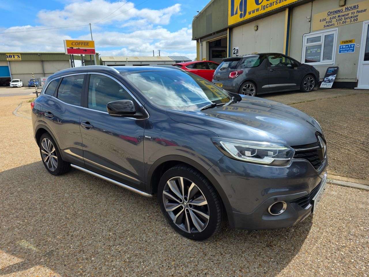 A 2016 RENAULT KADJAR 1.5 dCi Signature S Nav SUV 5dr Diesel Manual Euro 6 (s/s) (110 ps) A 2016 RENAULT KADJAR 1.5 dCi Signature S Nav SUV 5dr Diesel Manual Euro 6 (s/s) (110 ps)
