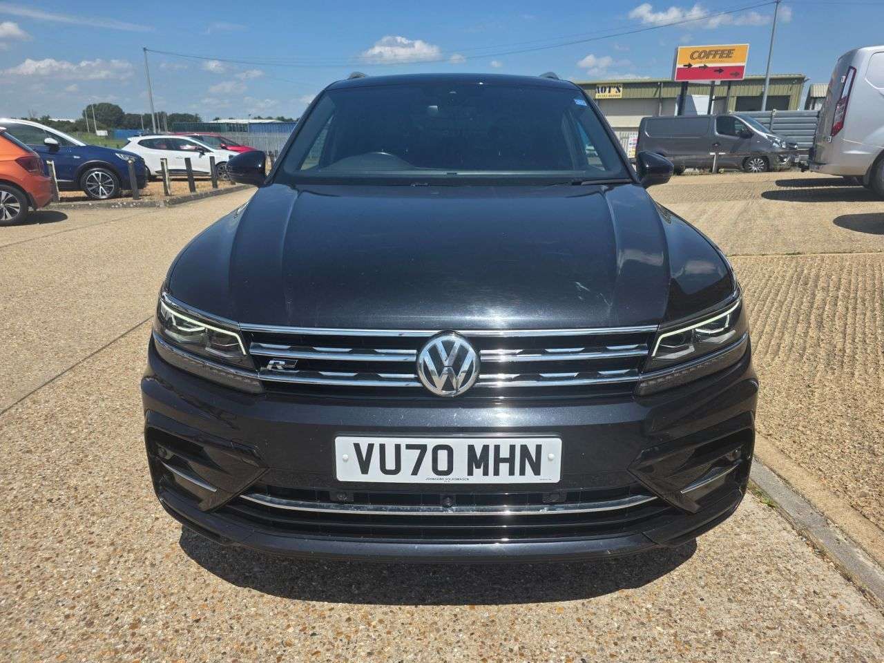 A 2020 VOLKSWAGEN TIGUAN 2.0 TDI R-Line Tech SUV 5dr Diesel DSG 4Motion Euro 6 (s/s) (150 ps) A 2020 VOLKSWAGEN TIGUAN 2.0 TDI R-Line Tech SUV 5dr Diesel DSG 4Motion Euro 6 (s/s) (150 ps)