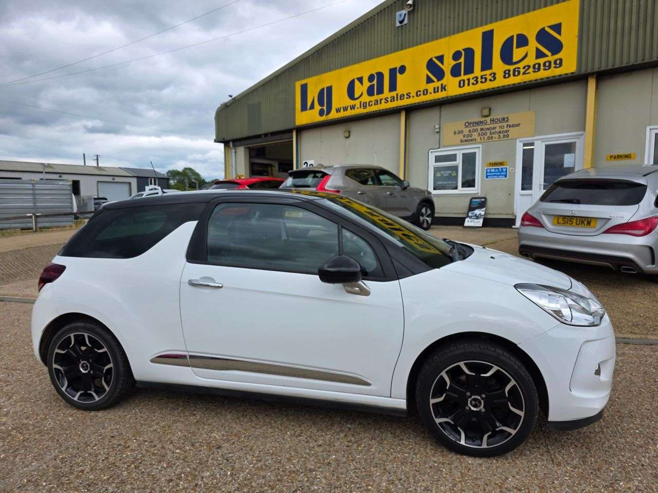 A 2015 DS AUTOMOBILES DS 3 1.2 PureTech DStyle Hatchback 3dr Petrol Manual Euro 6 (82 ps) A 2015 DS AUTOMOBILES DS 3 1.2 PureTech DStyle Hatchback 3dr Petrol Manual Euro 6 (82 ps)