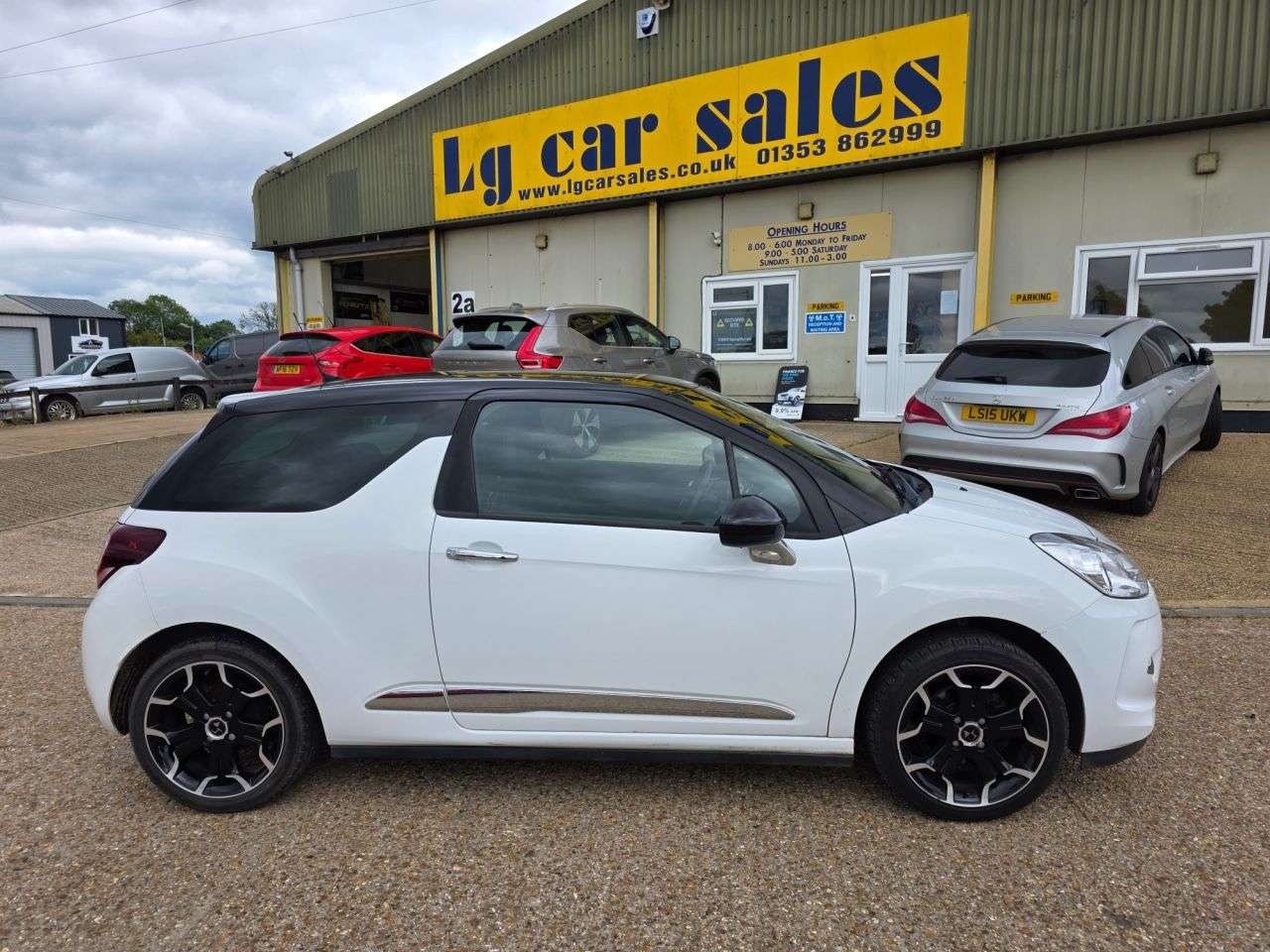 A 2015 DS AUTOMOBILES DS 3 1.2 PureTech DStyle Hatchback 3dr Petrol Manual Euro 6 (82 ps) A 2015 DS AUTOMOBILES DS 3 1.2 PureTech DStyle Hatchback 3dr Petrol Manual Euro 6 (82 ps)