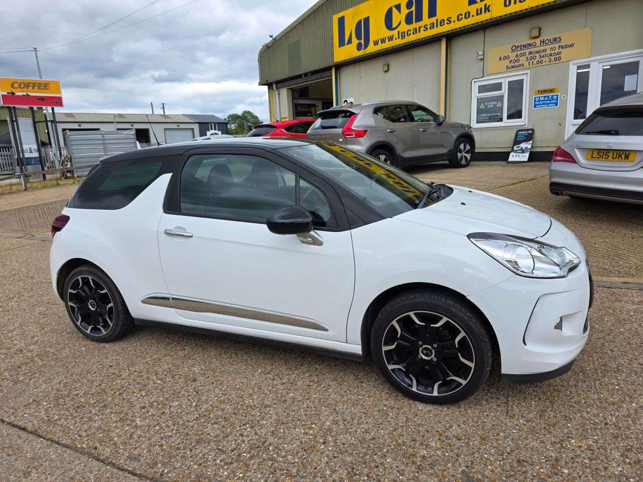 A 2015 DS AUTOMOBILES DS 3 1.2 PureTech DStyle Hatchback 3dr Petrol Manual Euro 6 (82 ps) A 2015 DS AUTOMOBILES DS 3 1.2 PureTech DStyle Hatchback 3dr Petrol Manual Euro 6 (82 ps)