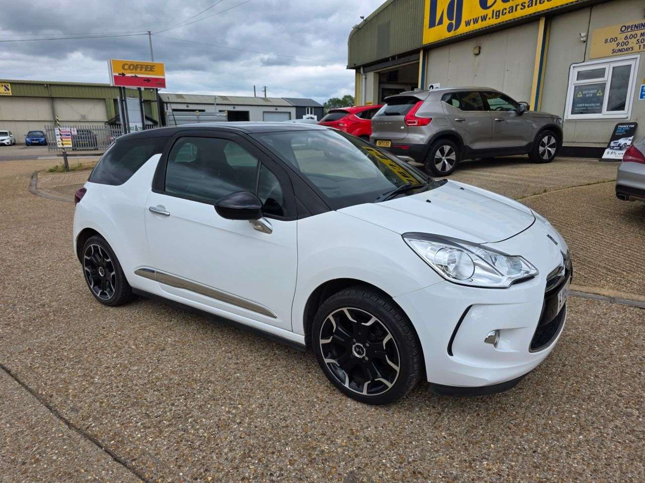 A 2015 DS AUTOMOBILES DS 3 1.2 PureTech DStyle Hatchback 3dr Petrol Manual Euro 6 (82 ps) A 2015 DS AUTOMOBILES DS 3 1.2 PureTech DStyle Hatchback 3dr Petrol Manual Euro 6 (82 ps)
