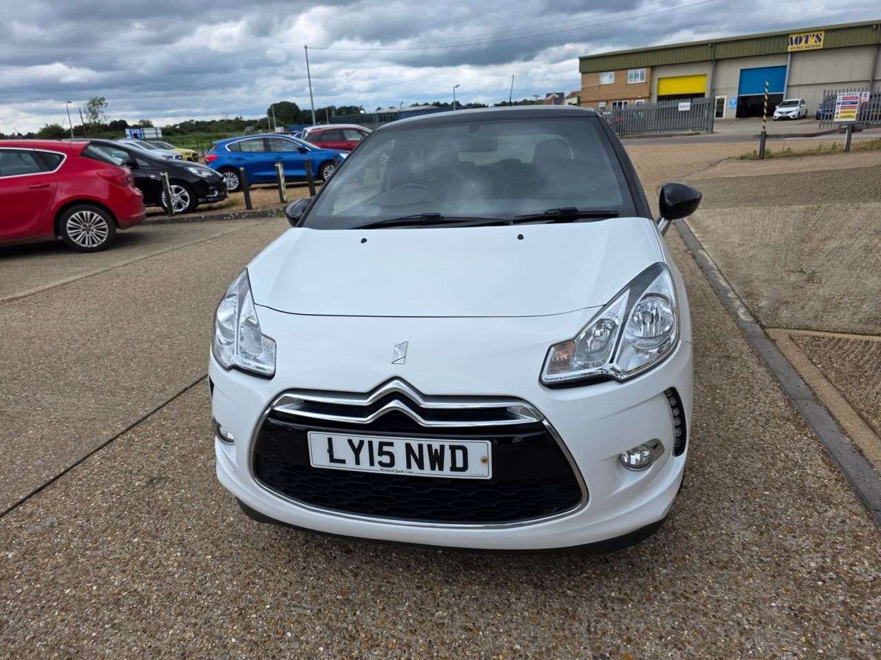 2015 DS AUTOMOBILES DS 3 2015 DS AUTOMOBILES DS 3