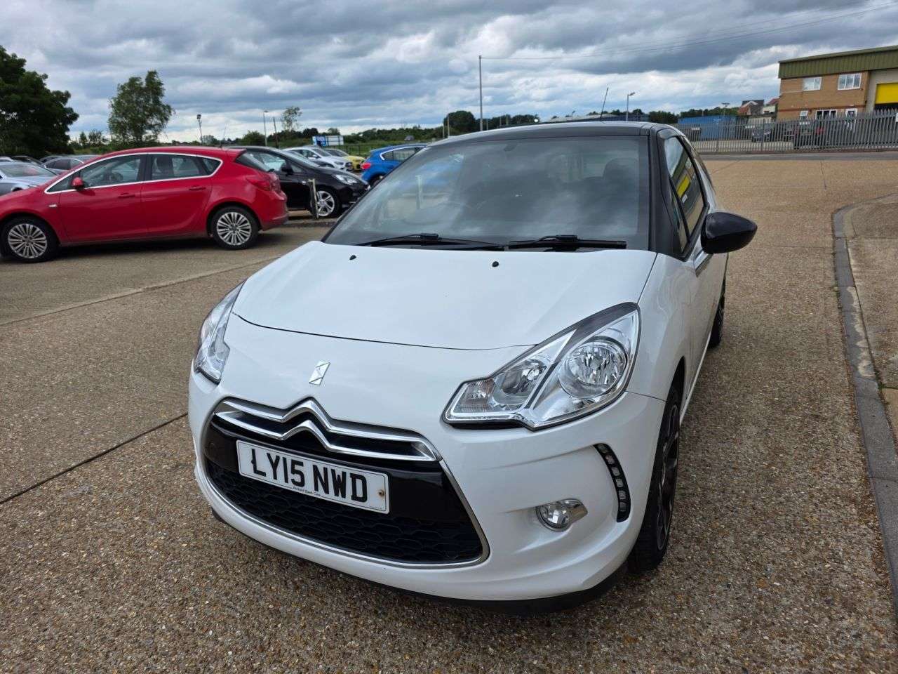 2015 DS AUTOMOBILES DS 3 2015 DS AUTOMOBILES DS 3