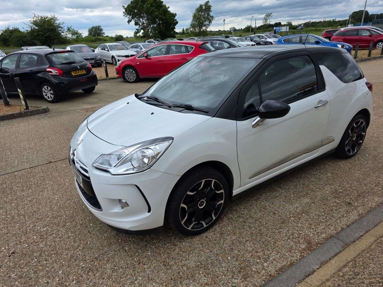 2015 DS AUTOMOBILES DS 3 2015 DS AUTOMOBILES DS 3