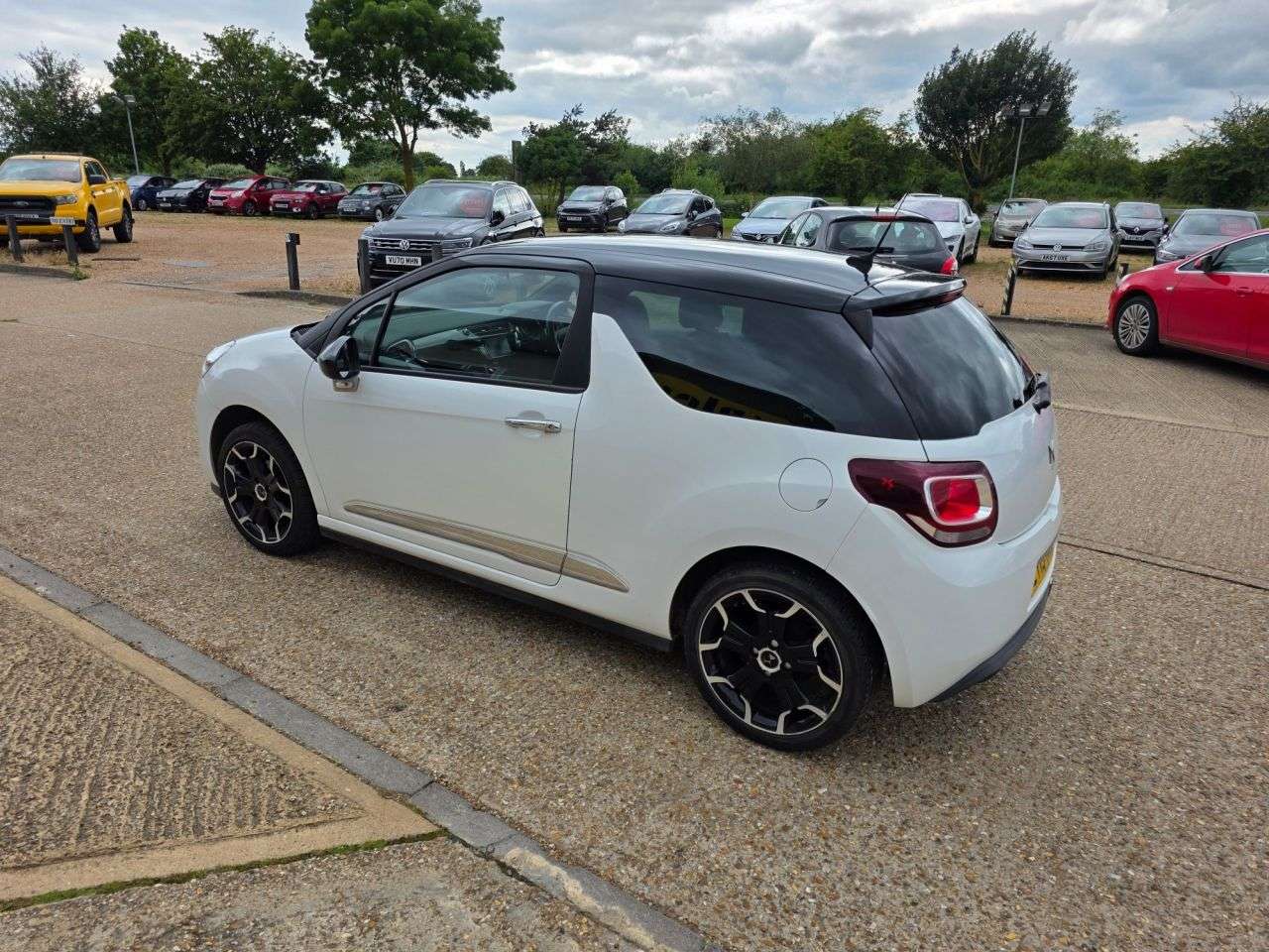 2015 DS AUTOMOBILES DS 3 2015 DS AUTOMOBILES DS 3