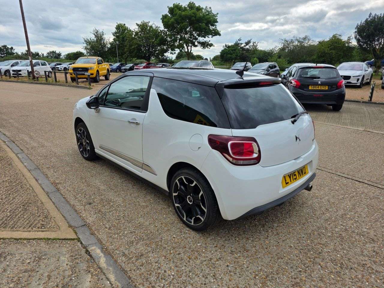 2015 DS AUTOMOBILES DS 3 2015 DS AUTOMOBILES DS 3