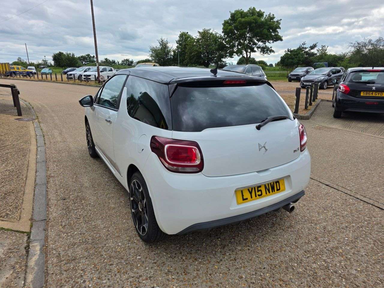 2015 DS AUTOMOBILES DS 3 2015 DS AUTOMOBILES DS 3