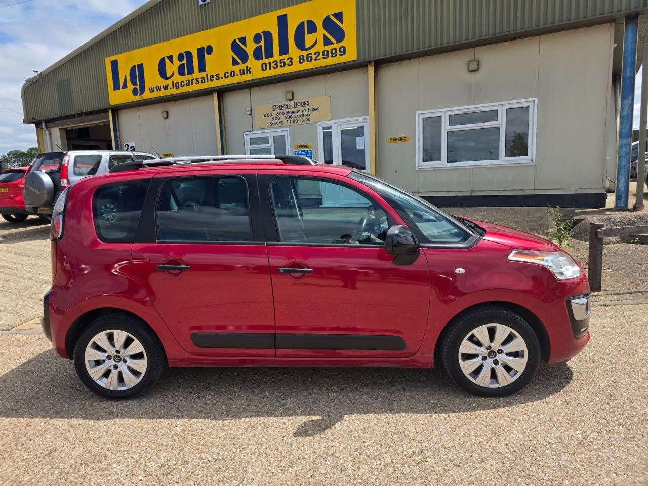 A 2017 CITROEN C3 PICASSO 1.2 PureTech Edition MPV 5dr Petrol Manual Euro 6 (110 ps) A 2017 CITROEN C3 PICASSO 1.2 PureTech Edition MPV 5dr Petrol Manual Euro 6 (110 ps)