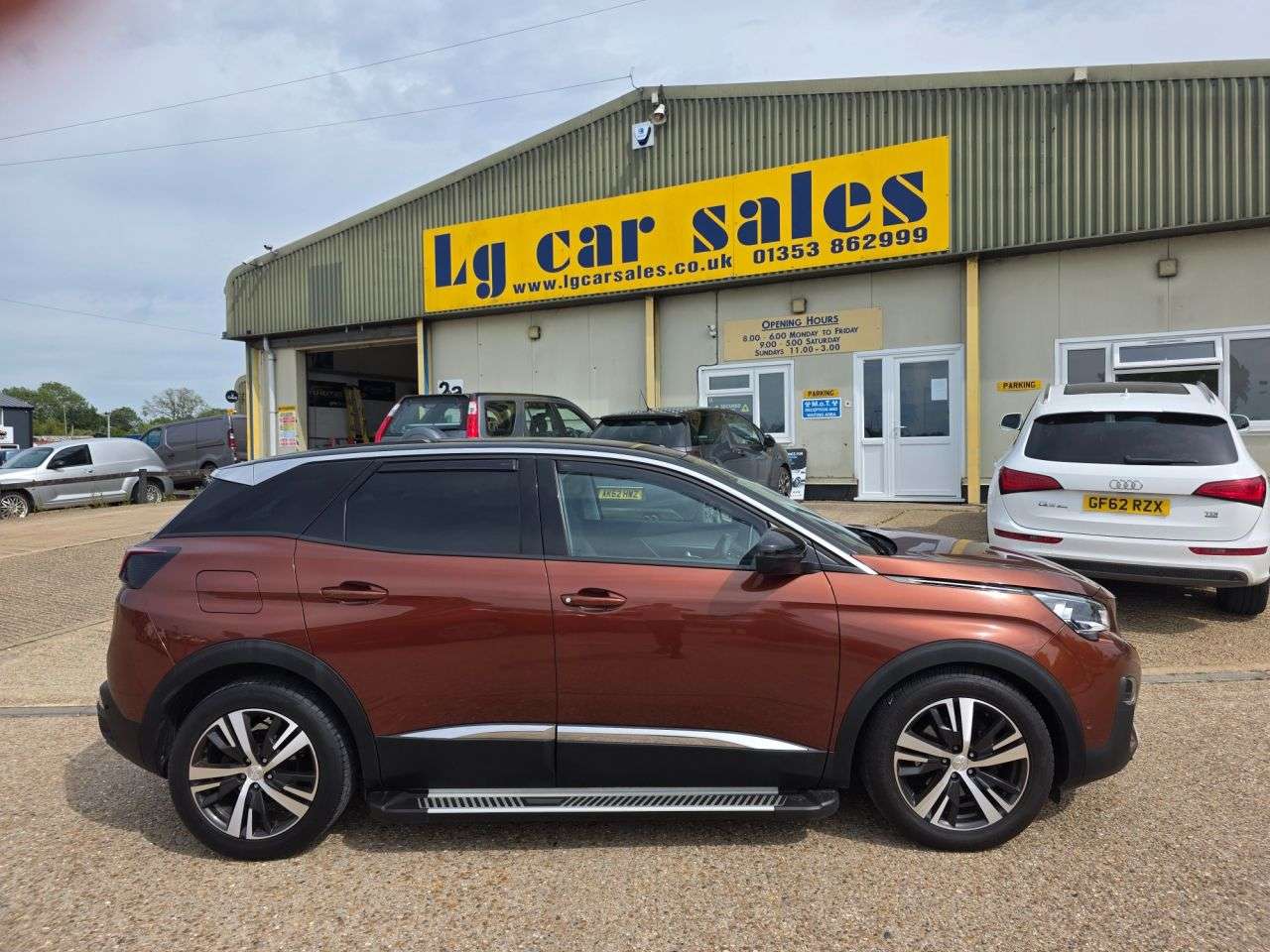 A 2017 PEUGEOT 3008 1.2 PureTech Allure SUV 5dr Petrol EAT Euro 6 (s/s) (130 ps) A 2017 PEUGEOT 3008 1.2 PureTech Allure SUV 5dr Petrol EAT Euro 6 (s/s) (130 ps)