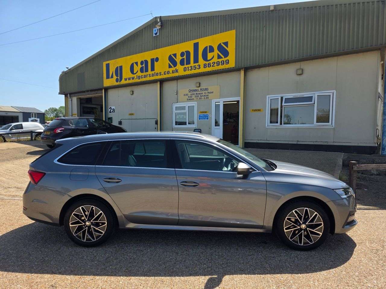 A 2023 SKODA OCTAVIA 1.5 TSI e-TEC MHEV SE L Estate 5dr Petrol Hybrid DSG Euro 6 (s/s) (150 ps) A 2023 SKODA OCTAVIA 1.5 TSI e-TEC MHEV SE L Estate 5dr Petrol Hybrid DSG Euro 6 (s/s) (150 ps)