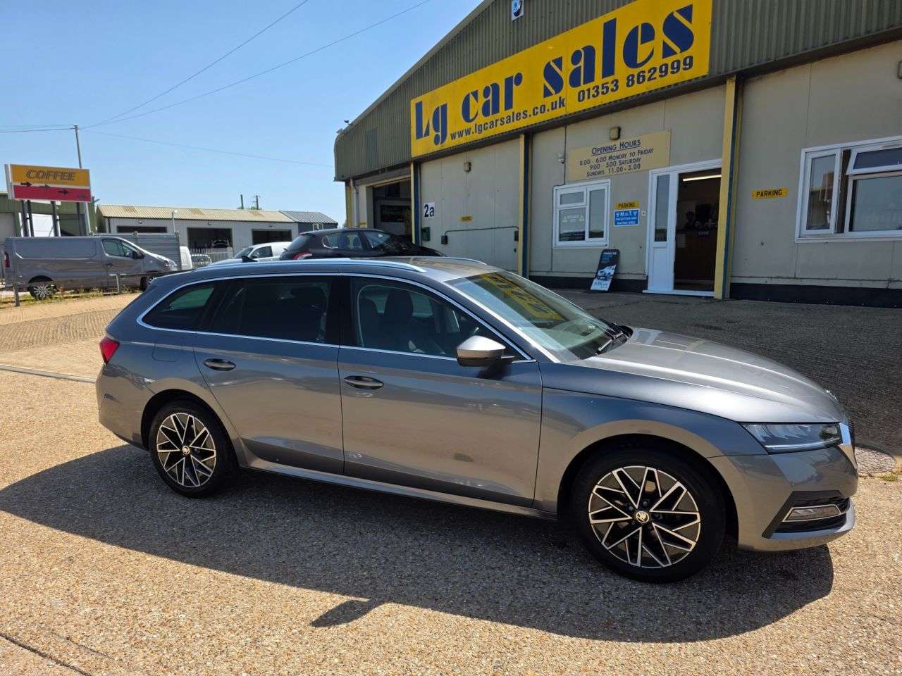 A 2023 SKODA OCTAVIA 1.5 TSI e-TEC MHEV SE L Estate 5dr Petrol Hybrid DSG Euro 6 (s/s) (150 ps) A 2023 SKODA OCTAVIA 1.5 TSI e-TEC MHEV SE L Estate 5dr Petrol Hybrid DSG Euro 6 (s/s) (150 ps)