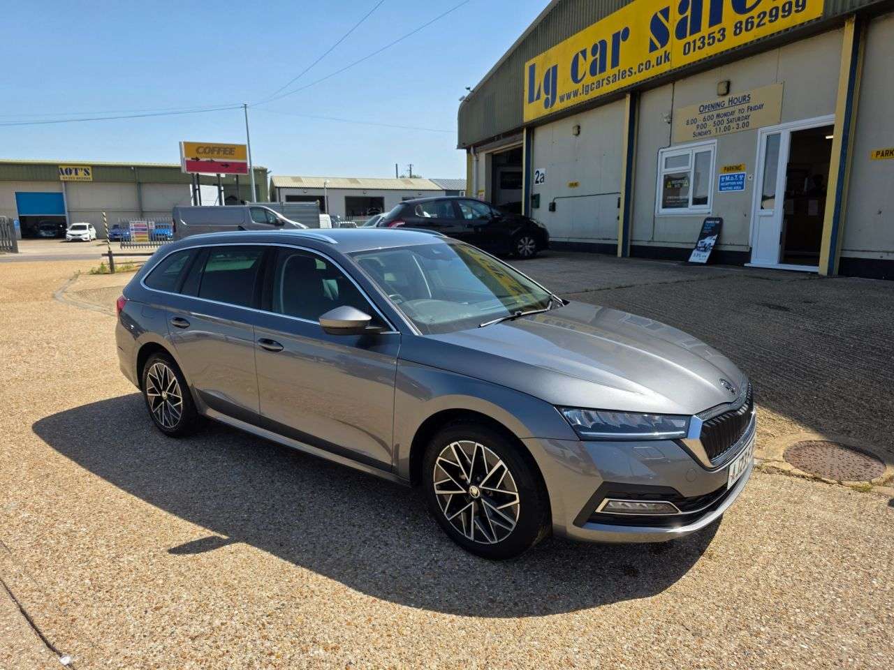 A 2023 SKODA OCTAVIA 1.5 TSI e-TEC MHEV SE L Estate 5dr Petrol Hybrid DSG Euro 6 (s/s) (150 ps) A 2023 SKODA OCTAVIA 1.5 TSI e-TEC MHEV SE L Estate 5dr Petrol Hybrid DSG Euro 6 (s/s) (150 ps)