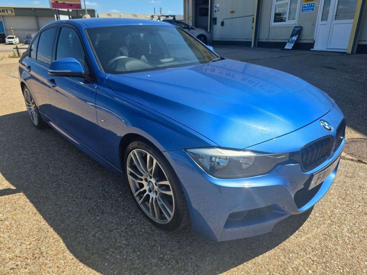 A 2015 BMW 3 SERIES 2.0 320d M Sport Saloon 4dr Diesel Auto Euro 5 (s/s) (184 ps) A 2015 BMW 3 SERIES 2.0 320d M Sport Saloon 4dr Diesel Auto Euro 5 (s/s) (184 ps)