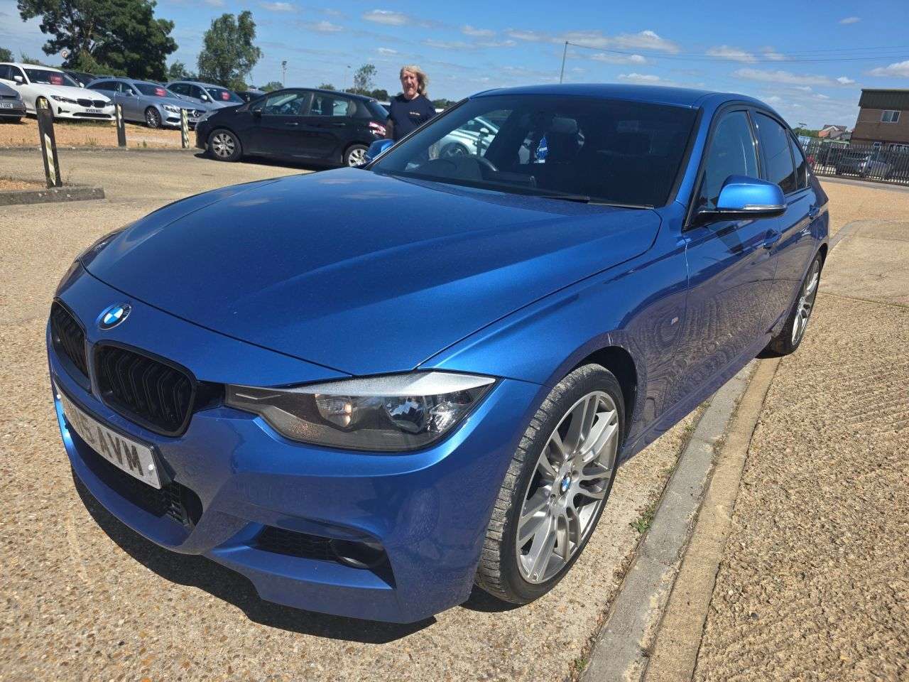 A 2015 BMW 3 SERIES 2.0 320d M Sport Saloon 4dr Diesel Auto Euro 5 (s/s) (184 ps) A 2015 BMW 3 SERIES 2.0 320d M Sport Saloon 4dr Diesel Auto Euro 5 (s/s) (184 ps)