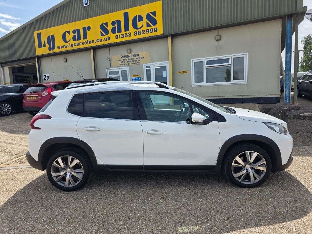 A 2017 PEUGEOT 2008 1.2 PureTech Allure SUV 5dr Petrol EAT Euro 6 (s/s) (110 ps) A 2017 PEUGEOT 2008 1.2 PureTech Allure SUV 5dr Petrol EAT Euro 6 (s/s) (110 ps)