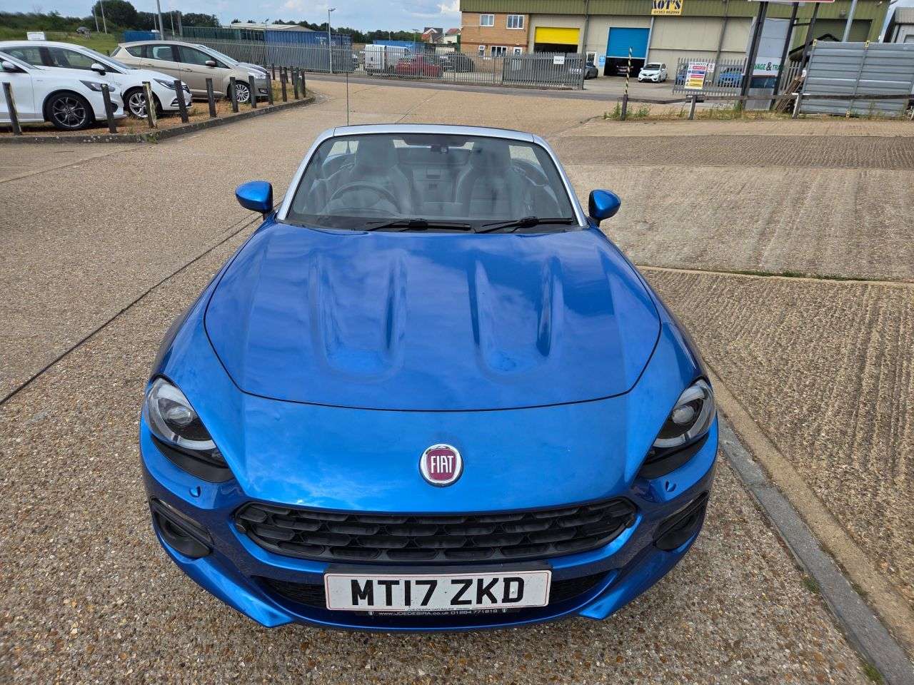 A 2017 FIAT 124 SPIDER 1.4 MultiAir Lusso Plus Convertible 2dr Petrol Euro 6 (140 ps) A 2017 FIAT 124 SPIDER 1.4 MultiAir Lusso Plus Convertible 2dr Petrol Euro 6 (140 ps)