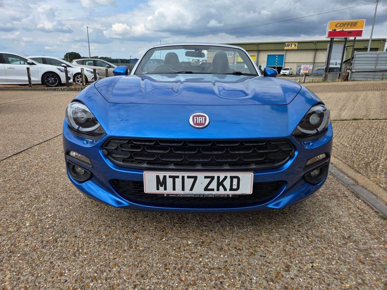 A 2017 FIAT 124 SPIDER 1.4 MultiAir Lusso Plus Convertible 2dr Petrol Euro 6 (140 ps) A 2017 FIAT 124 SPIDER 1.4 MultiAir Lusso Plus Convertible 2dr Petrol Euro 6 (140 ps)