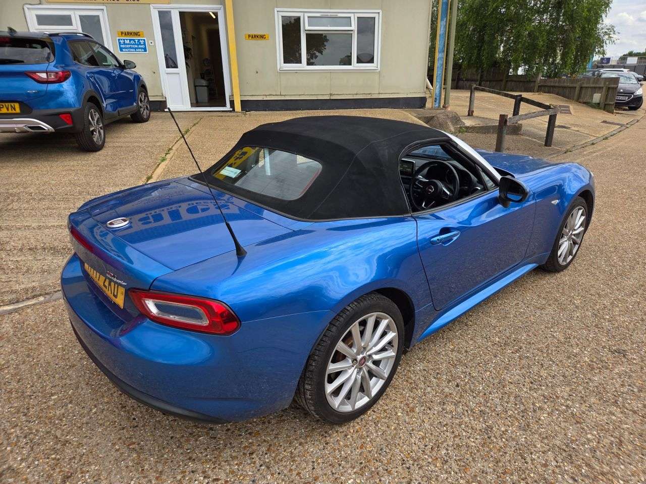 2017 FIAT 124 SPIDER 2017 FIAT 124 SPIDER