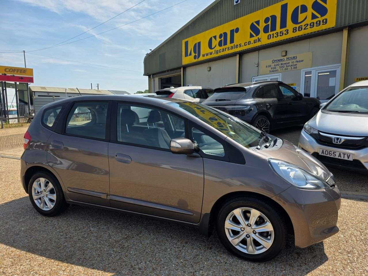 A 2013 HONDA JAZZ 1.4 i-VTEC ES Hatchback 5dr Petrol CVT Euro 5 (99 ps) A 2013 HONDA JAZZ 1.4 i-VTEC ES Hatchback 5dr Petrol CVT Euro 5 (99 ps)