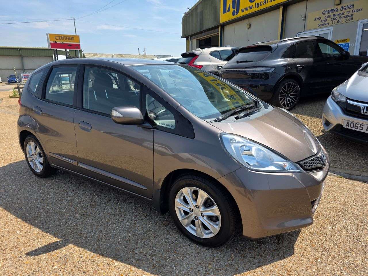 A 2013 HONDA JAZZ 1.4 i-VTEC ES Hatchback 5dr Petrol CVT Euro 5 (99 ps) A 2013 HONDA JAZZ 1.4 i-VTEC ES Hatchback 5dr Petrol CVT Euro 5 (99 ps)