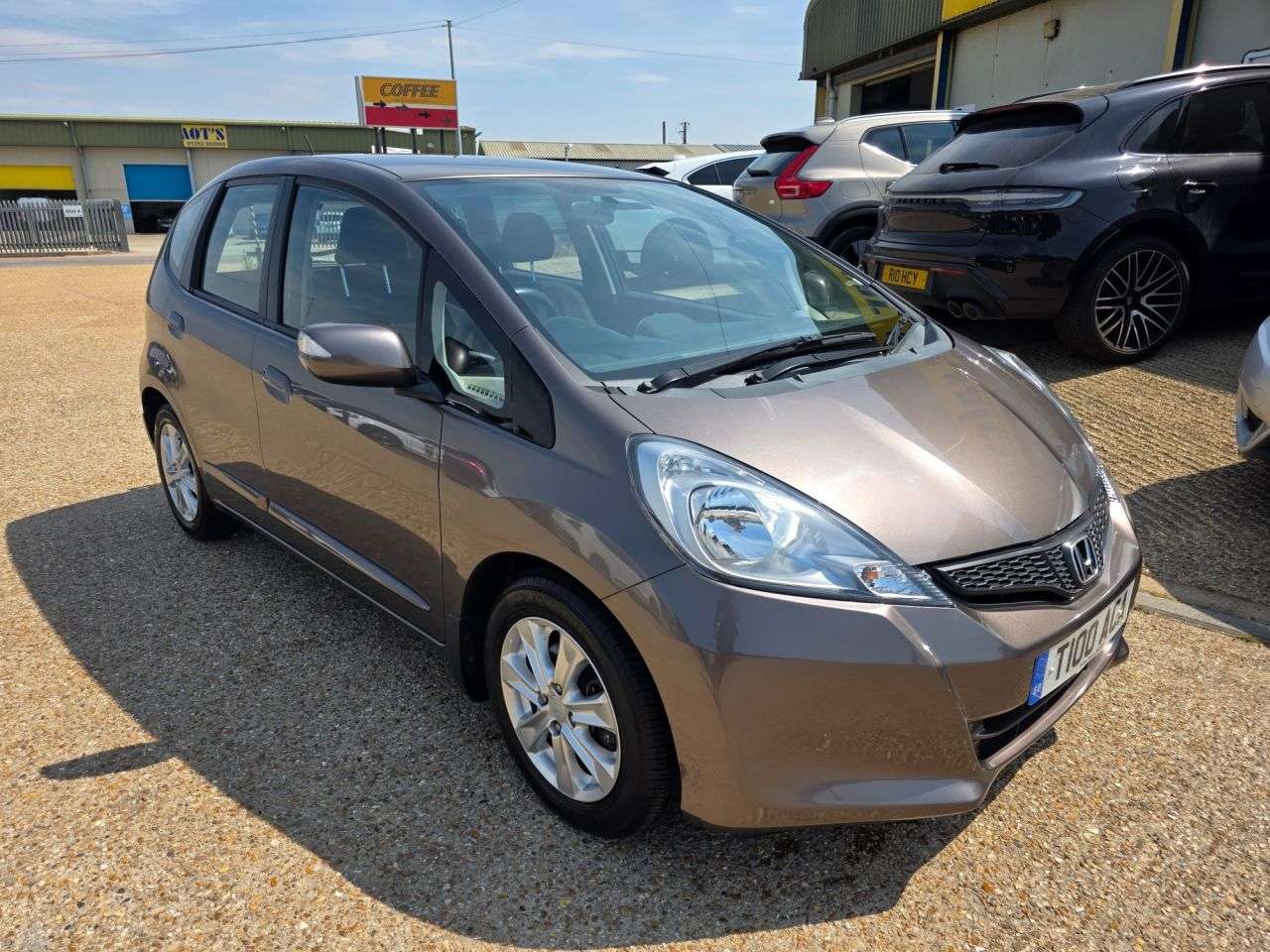 A 2013 HONDA JAZZ 1.4 i-VTEC ES Hatchback 5dr Petrol CVT Euro 5 (99 ps) A 2013 HONDA JAZZ 1.4 i-VTEC ES Hatchback 5dr Petrol CVT Euro 5 (99 ps)