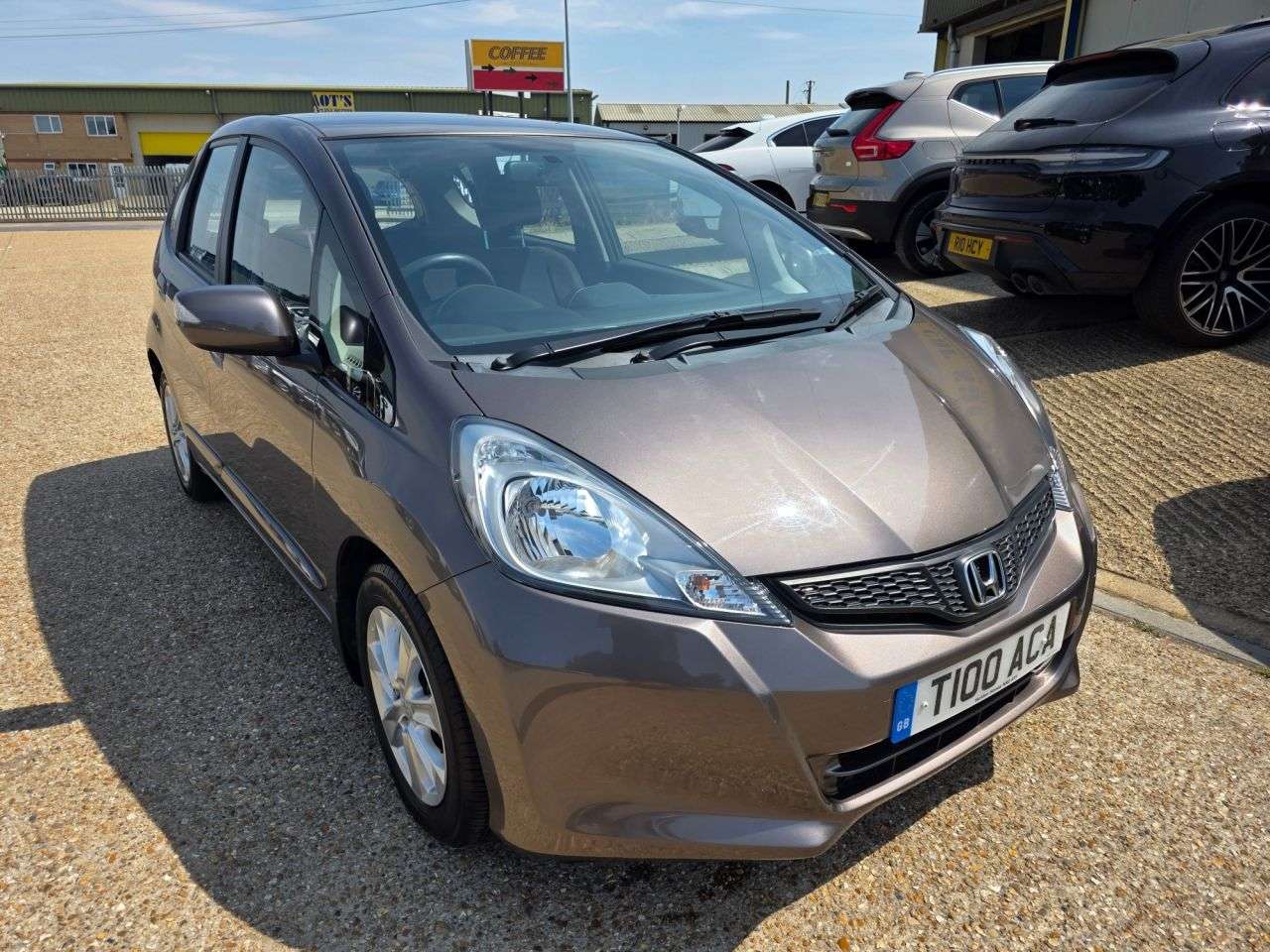 A 2013 HONDA JAZZ 1.4 i-VTEC ES Hatchback 5dr Petrol CVT Euro 5 (99 ps) A 2013 HONDA JAZZ 1.4 i-VTEC ES Hatchback 5dr Petrol CVT Euro 5 (99 ps)