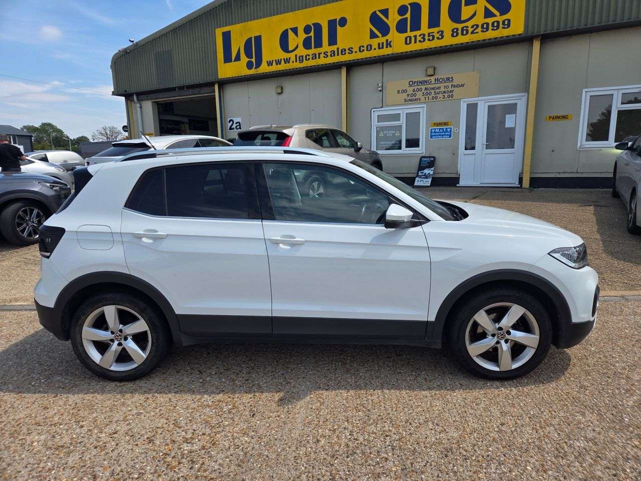 A 2021 VOLKSWAGEN T-CROSS 1.0 TSI SEL SUV 5dr Petrol Manual Euro 6 (s/s) (110 ps) A 2021 VOLKSWAGEN T-CROSS 1.0 TSI SEL SUV 5dr Petrol Manual Euro 6 (s/s) (110 ps)