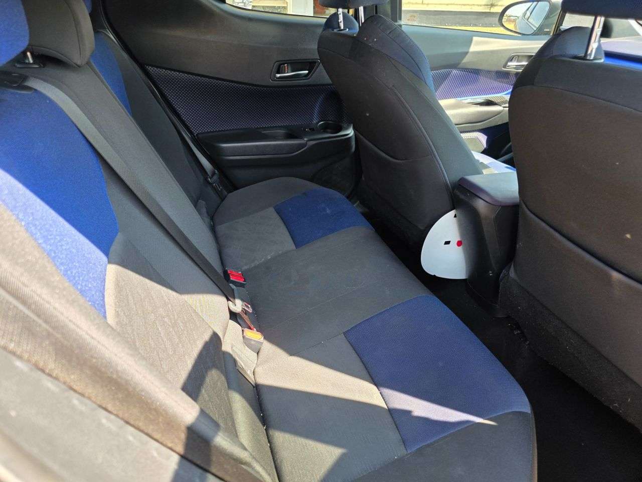 A 2017 TOYOTA C-HR 1.2 VVT-i Dynamic SUV 5dr Petrol Manual Euro 6 (s/s) (115 ps) A 2017 TOYOTA C-HR 1.2 VVT-i Dynamic SUV 5dr Petrol Manual Euro 6 (s/s) (115 ps)