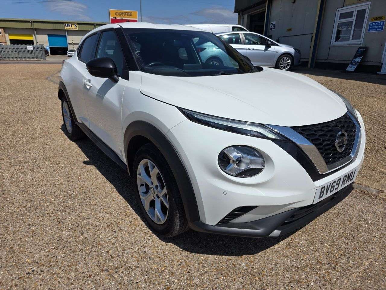 A 2020 NISSAN JUKE 1.0 DIG-T N-Connecta SUV 5dr Petrol Manual Euro 6 (s/s) (117 ps) A 2020 NISSAN JUKE 1.0 DIG-T N-Connecta SUV 5dr Petrol Manual Euro 6 (s/s) (117 ps)