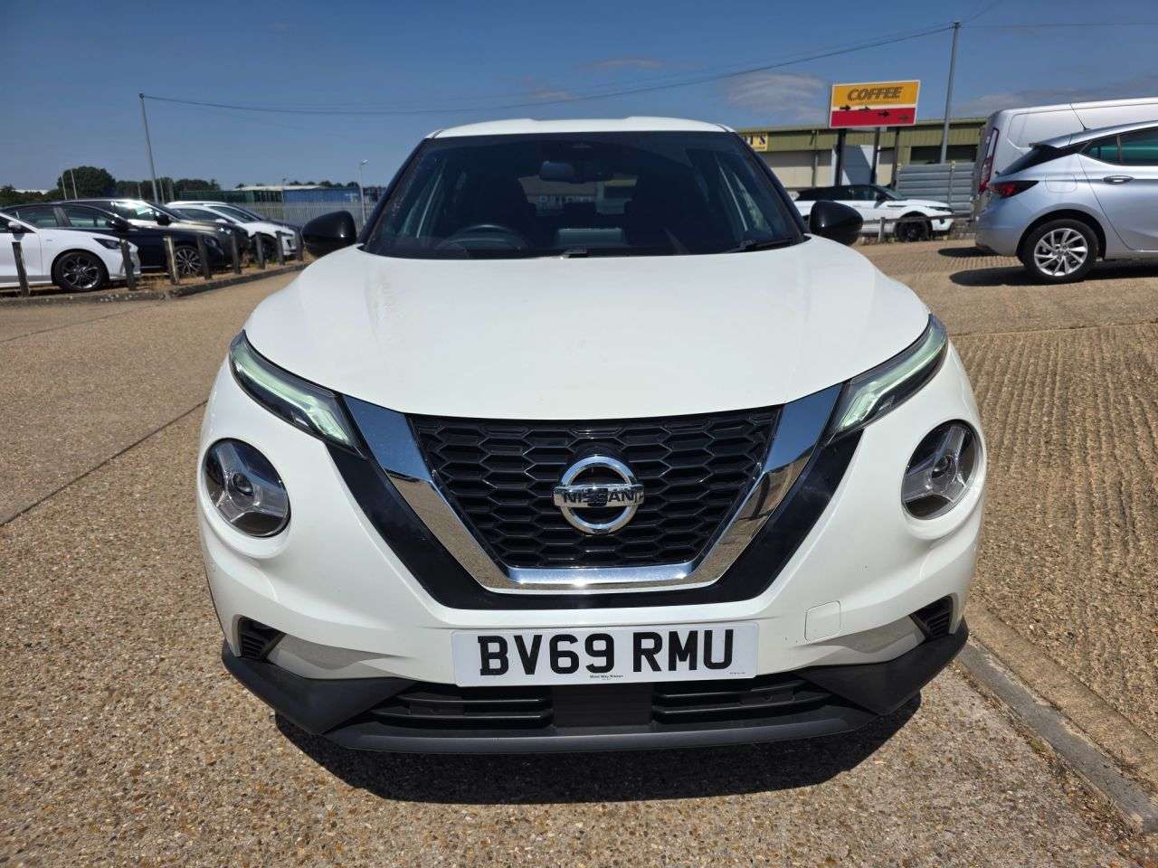 A 2020 NISSAN JUKE 1.0 DIG-T N-Connecta SUV 5dr Petrol Manual Euro 6 (s/s) (117 ps) A 2020 NISSAN JUKE 1.0 DIG-T N-Connecta SUV 5dr Petrol Manual Euro 6 (s/s) (117 ps)