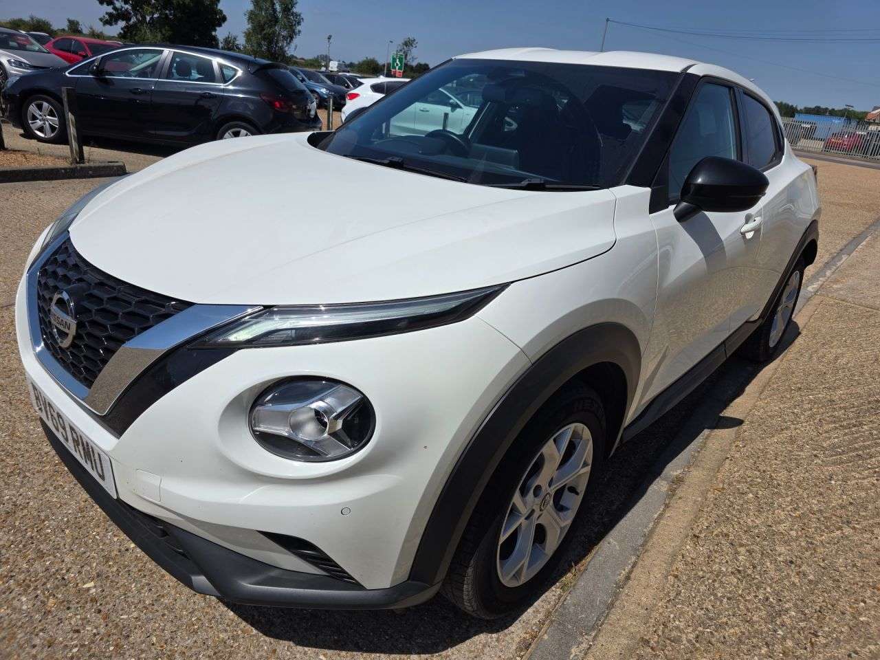 A 2020 NISSAN JUKE 1.0 DIG-T N-Connecta SUV 5dr Petrol Manual Euro 6 (s/s) (117 ps) A 2020 NISSAN JUKE 1.0 DIG-T N-Connecta SUV 5dr Petrol Manual Euro 6 (s/s) (117 ps)
