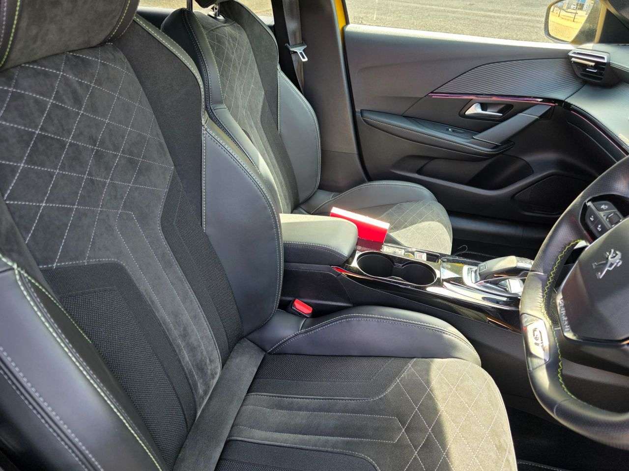 2021 PEUGEOT 208 2021 PEUGEOT 208