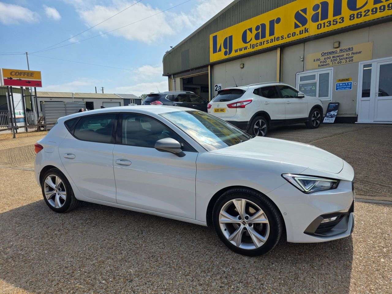 A 2020 SEAT LEON 1.5 TSI EVO FR Hatchback 5dr Petrol Manual Euro 6 (s/s) (130 ps) A 2020 SEAT LEON 1.5 TSI EVO FR Hatchback 5dr Petrol Manual Euro 6 (s/s) (130 ps)