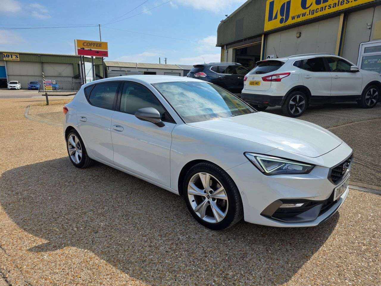 A 2020 SEAT LEON 1.5 TSI EVO FR Hatchback 5dr Petrol Manual Euro 6 (s/s) (130 ps) A 2020 SEAT LEON 1.5 TSI EVO FR Hatchback 5dr Petrol Manual Euro 6 (s/s) (130 ps)