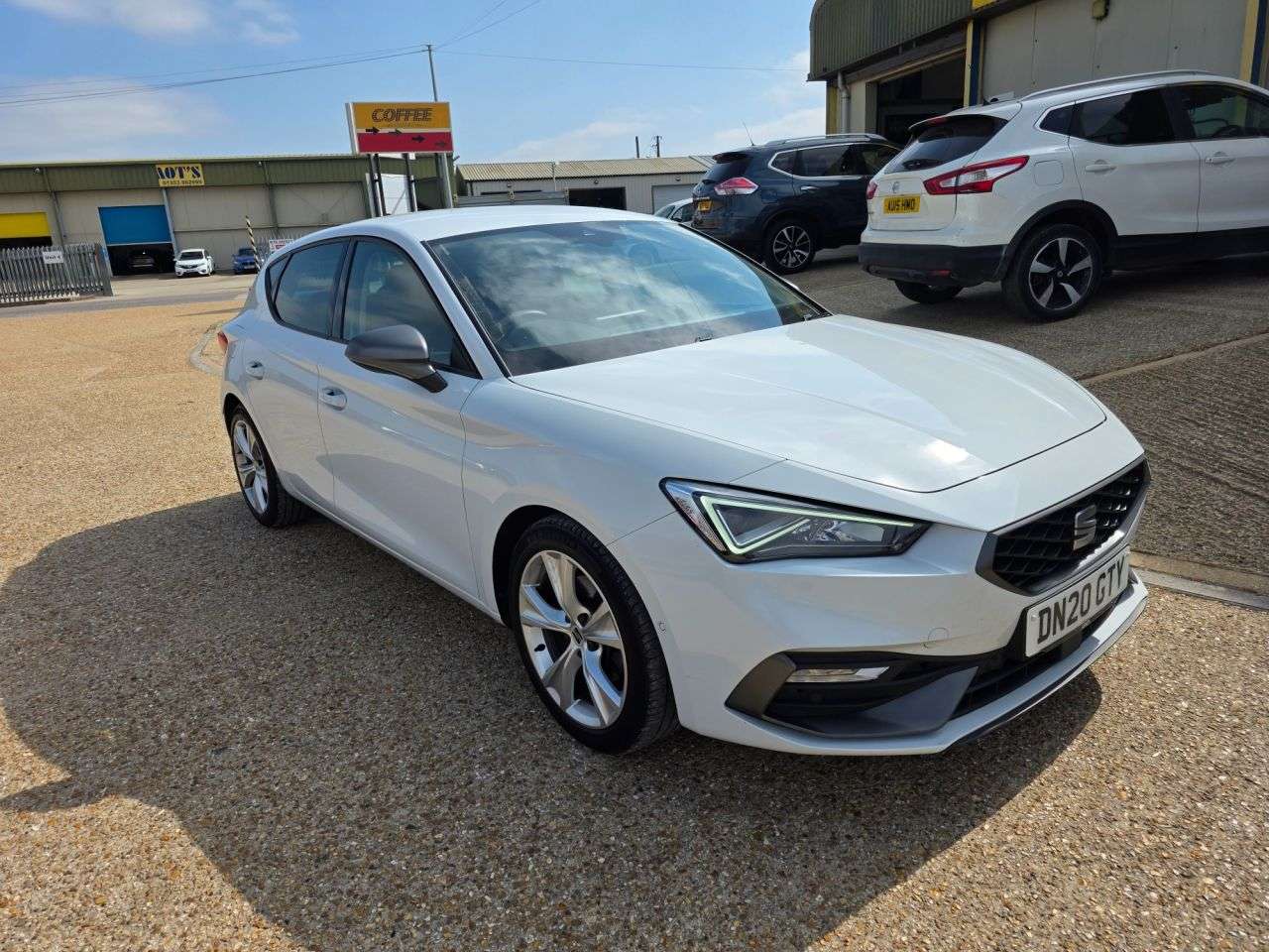 A 2020 SEAT LEON 1.5 TSI EVO FR Hatchback 5dr Petrol Manual Euro 6 (s/s) (130 ps) A 2020 SEAT LEON 1.5 TSI EVO FR Hatchback 5dr Petrol Manual Euro 6 (s/s) (130 ps)