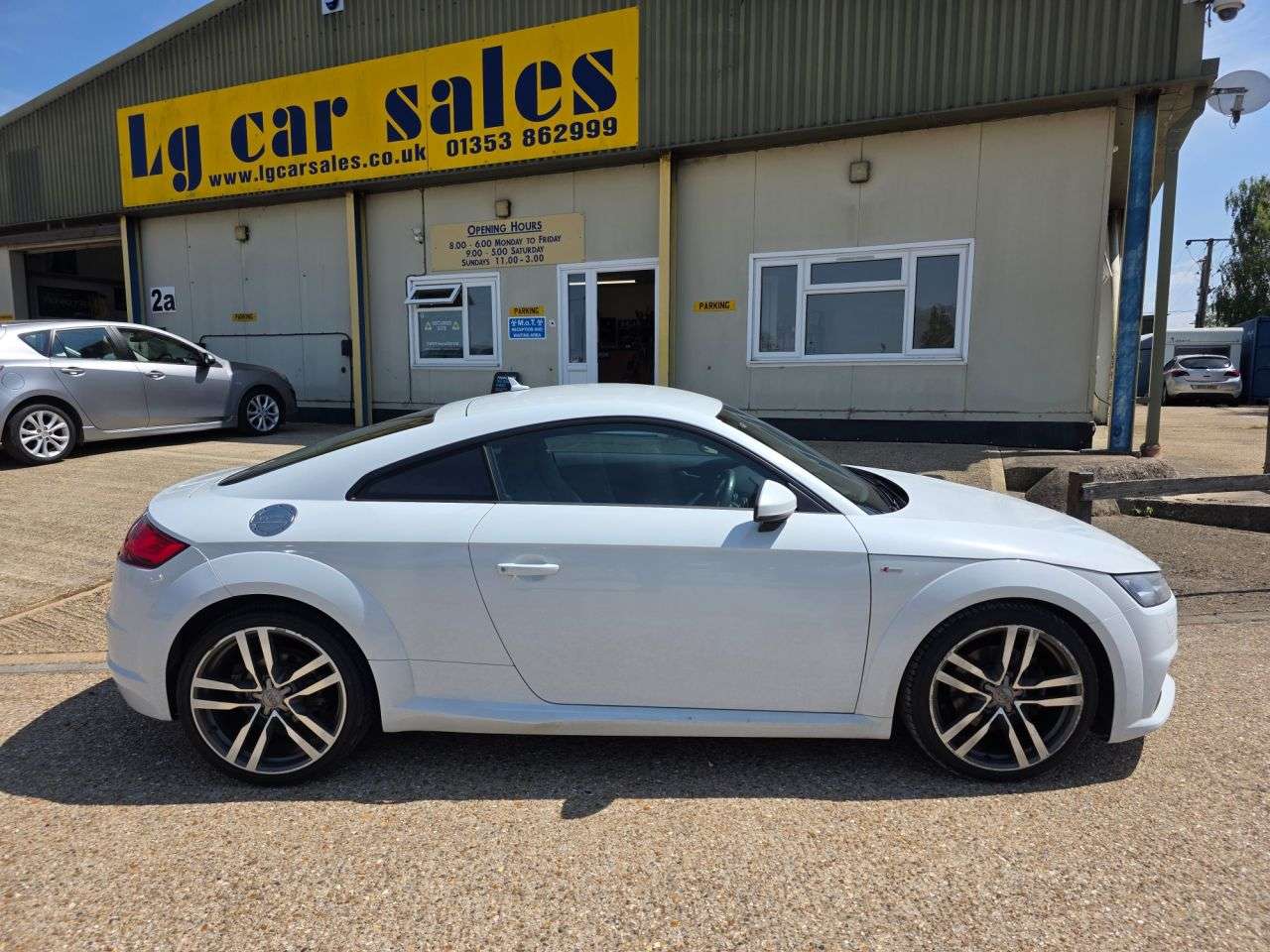 A 2016 AUDI TT 1.8 TFSI S line Coupe 3dr Petrol Manual Euro 6 (s/s) (180 ps) A 2016 AUDI TT 1.8 TFSI S line Coupe 3dr Petrol Manual Euro 6 (s/s) (180 ps)