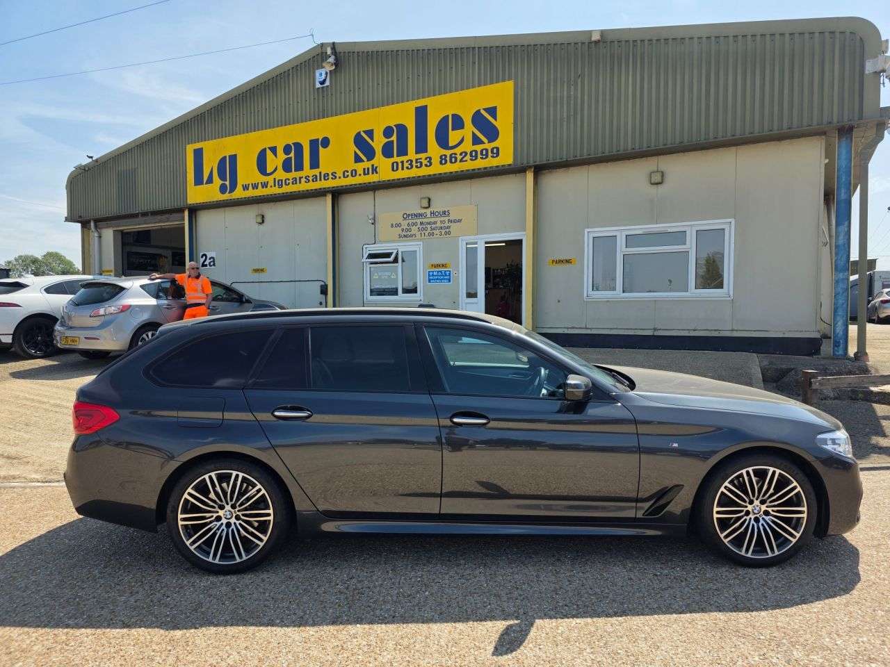 A 2018 BMW 5 SERIES 2.0 520i M Sport Touring 5dr Petrol Auto Euro 6 (s/s) (184 ps) A 2018 BMW 5 SERIES 2.0 520i M Sport Touring 5dr Petrol Auto Euro 6 (s/s) (184 ps)