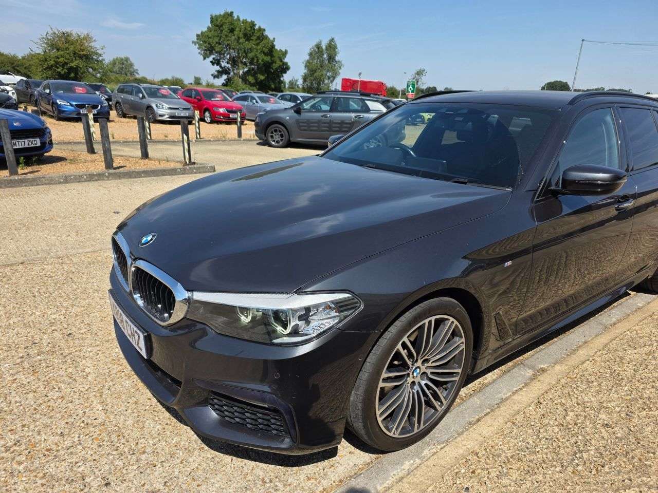 A 2018 BMW 5 SERIES 2.0 520i M Sport Touring 5dr Petrol Auto Euro 6 (s/s) (184 ps) A 2018 BMW 5 SERIES 2.0 520i M Sport Touring 5dr Petrol Auto Euro 6 (s/s) (184 ps)