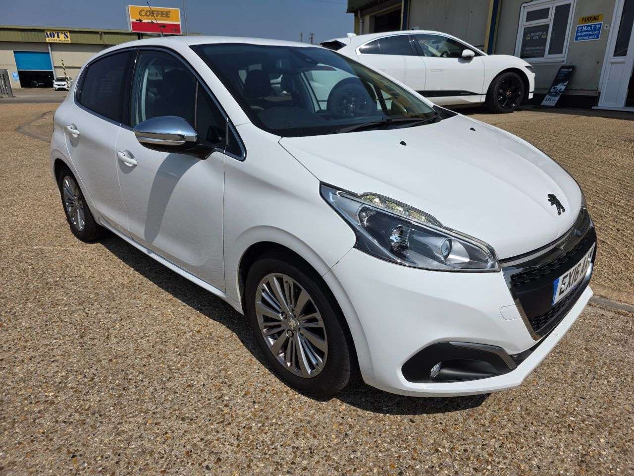 A 2016 PEUGEOT 208 1.2 PureTech Allure Hatchback 5dr Petrol Manual Euro 6 (82 ps) A 2016 PEUGEOT 208 1.2 PureTech Allure Hatchback 5dr Petrol Manual Euro 6 (82 ps)