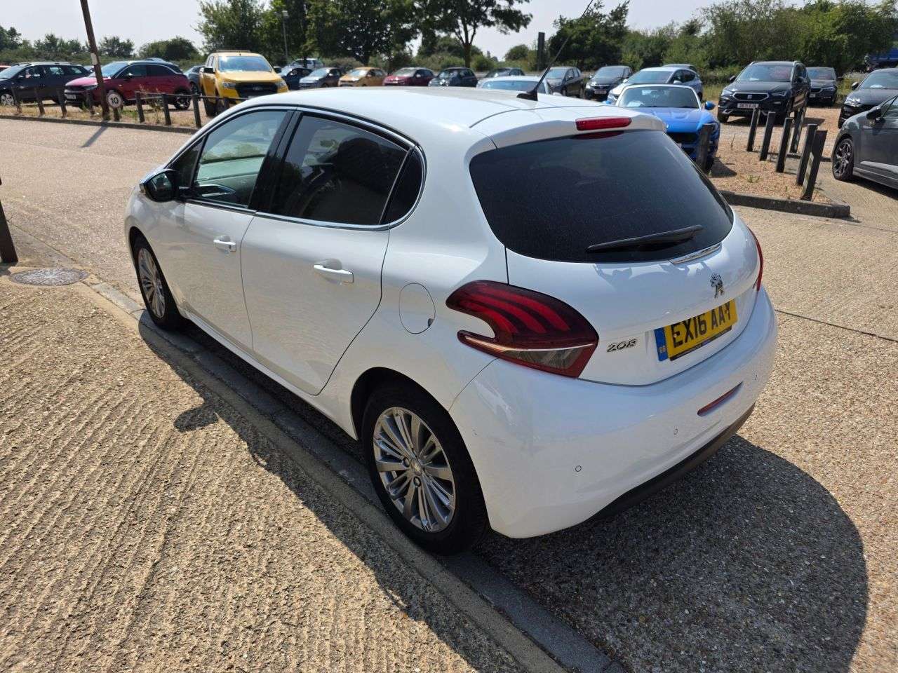 2016 PEUGEOT 208 2016 PEUGEOT 208