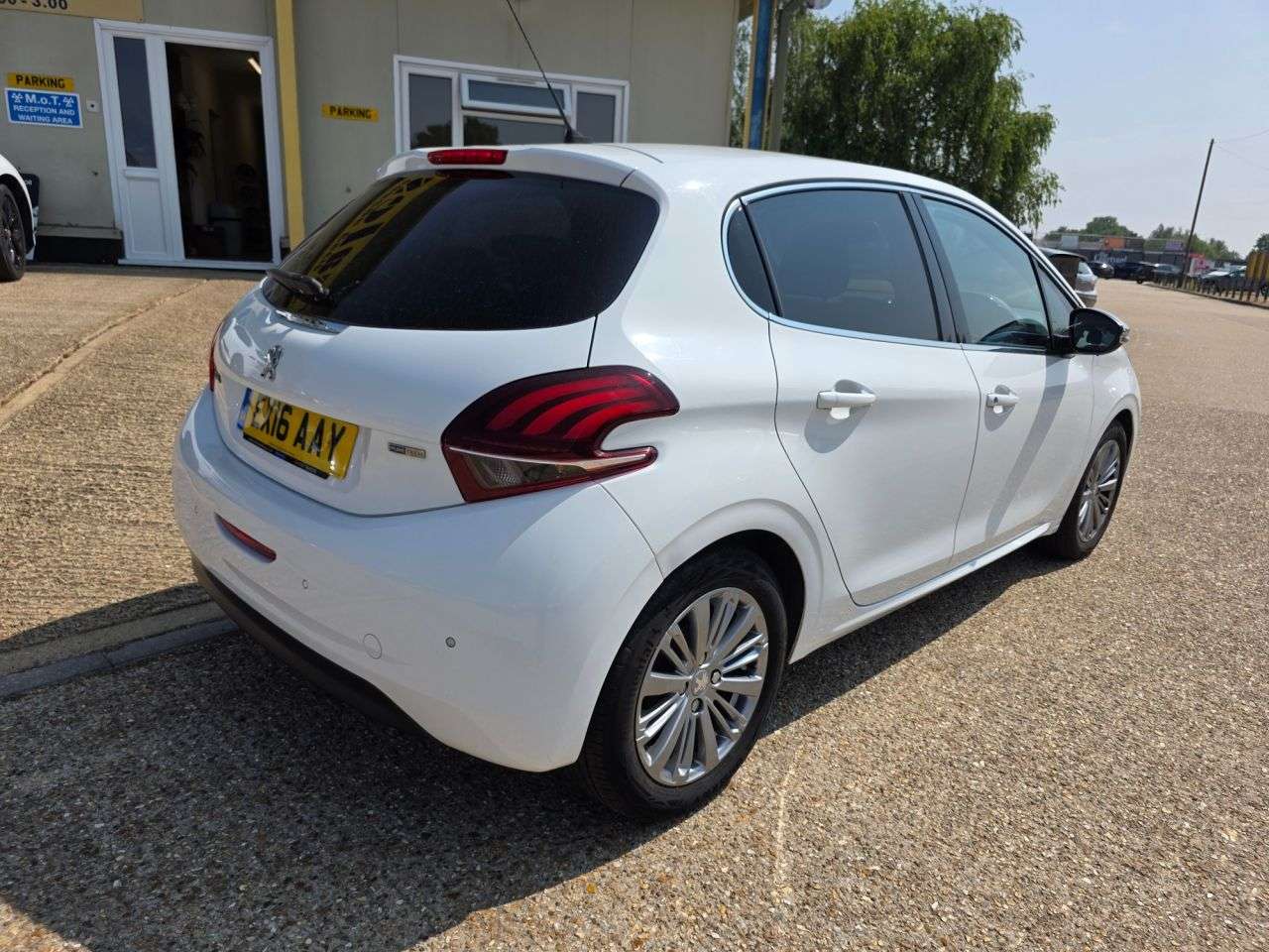 2016 PEUGEOT 208 2016 PEUGEOT 208