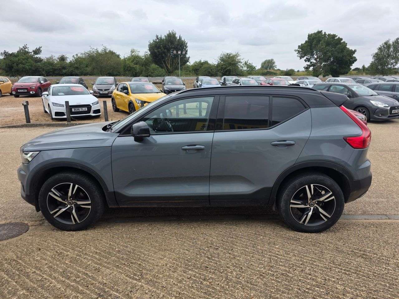 2019 VOLVO XC40 2019 VOLVO XC40