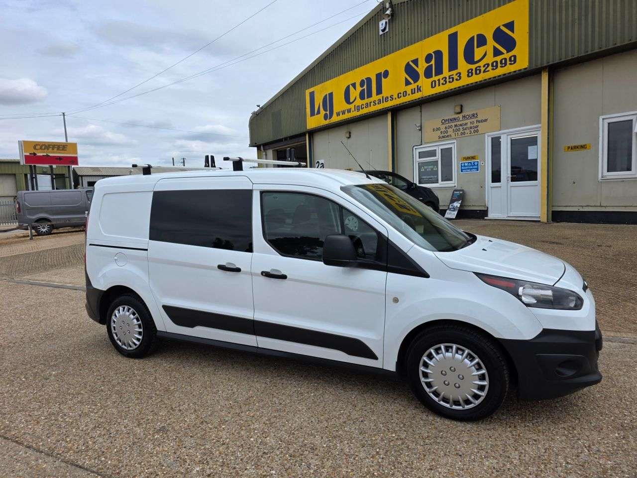 A 2017 FORD TRANSIT CONNECT 1.5 TDCi 230 Combi Van 6dr Diesel Manual L2 H1 (128 g/km, 99 bhp) A 2017 FORD TRANSIT CONNECT 1.5 TDCi 230 Combi Van 6dr Diesel Manual L2 H1 (128 g/km, 99 bhp)