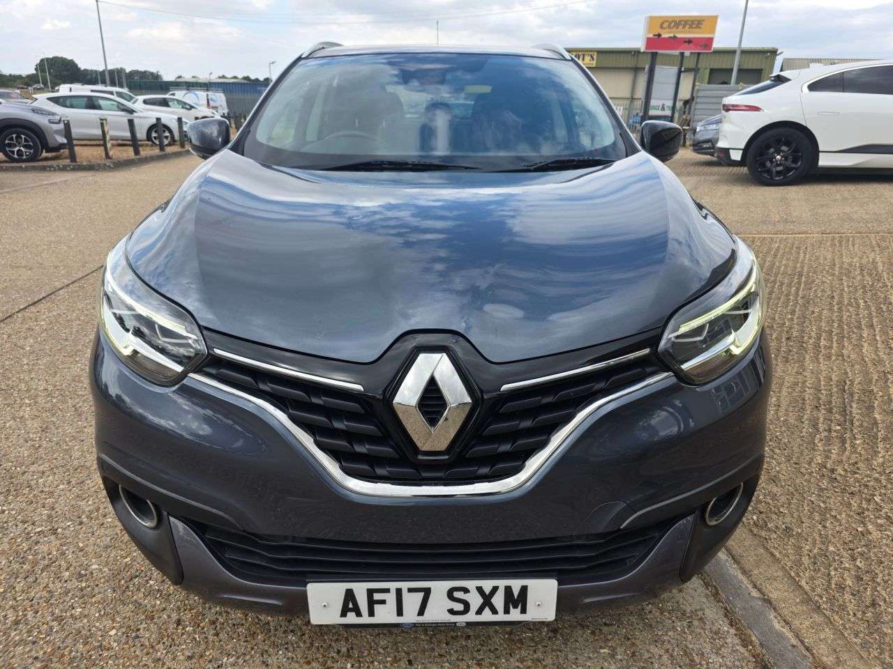 A 2017 RENAULT KADJAR 1.2 TCe Signature S Nav SUV 5dr Petrol Manual Euro 6 (s/s) (130 ps) A 2017 RENAULT KADJAR 1.2 TCe Signature S Nav SUV 5dr Petrol Manual Euro 6 (s/s) (130 ps)
