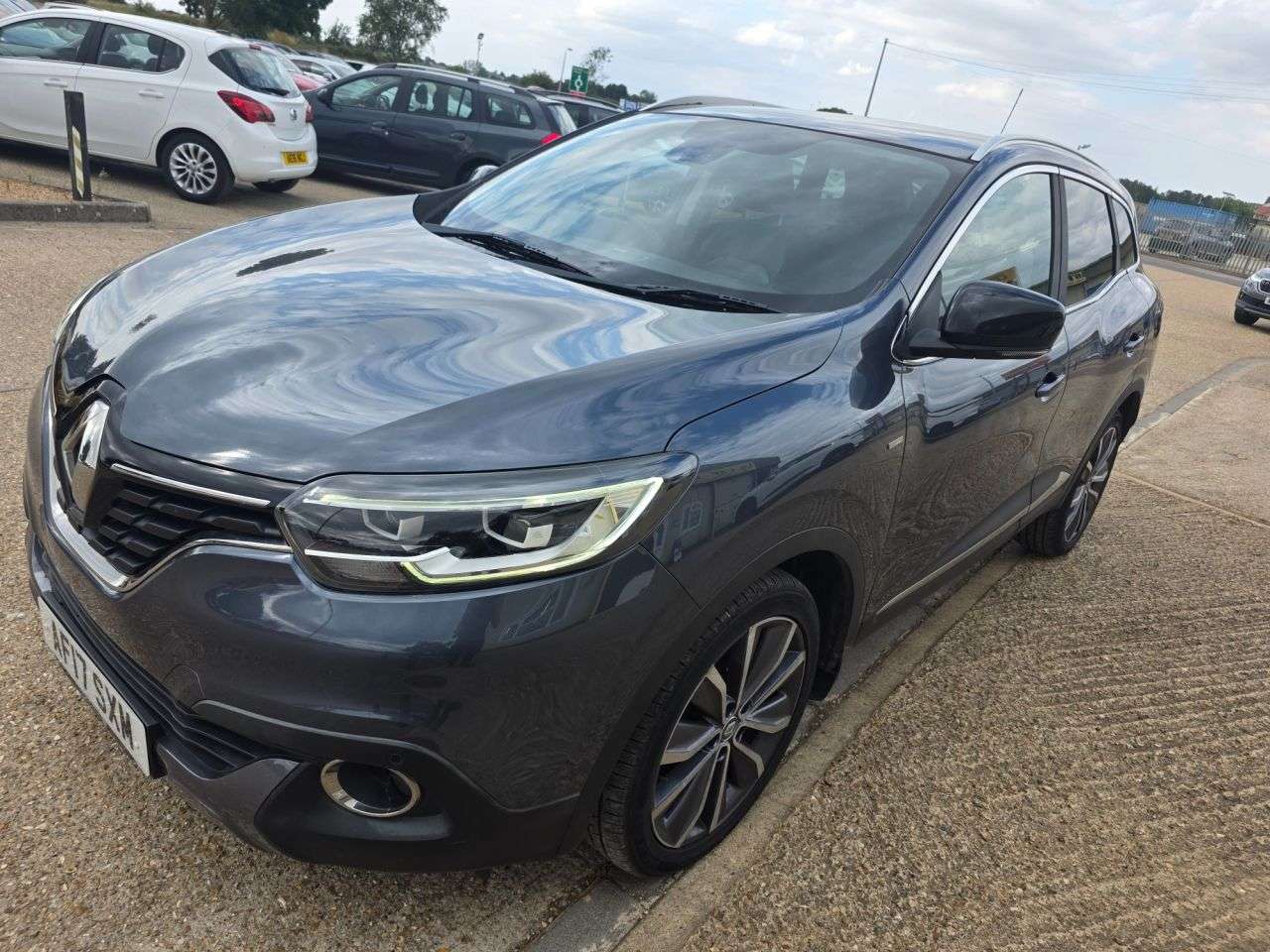 A 2017 RENAULT KADJAR 1.2 TCe Signature S Nav SUV 5dr Petrol Manual Euro 6 (s/s) (130 ps) A 2017 RENAULT KADJAR 1.2 TCe Signature S Nav SUV 5dr Petrol Manual Euro 6 (s/s) (130 ps)