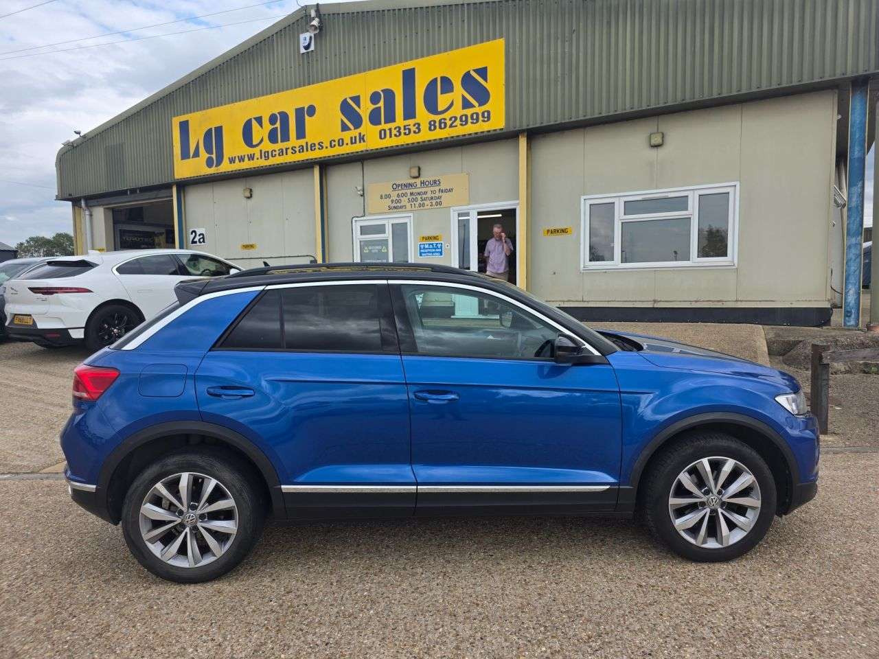 A 2019 VOLKSWAGEN T-ROC 1.5 TSI GPF EVO Design SUV 5dr Petrol Manual Euro 6 (s/s) (150 ps) A 2019 VOLKSWAGEN T-ROC 1.5 TSI GPF EVO Design SUV 5dr Petrol Manual Euro 6 (s/s) (150 ps)